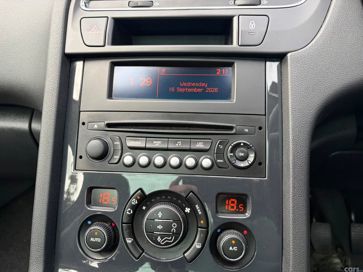 Peugeot 5008 MPV, Diesel, 2016, Grey