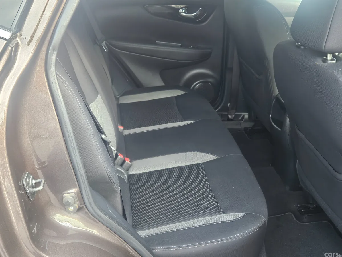 Nissan Qashqai MPV, Diesel, 2019, Brown