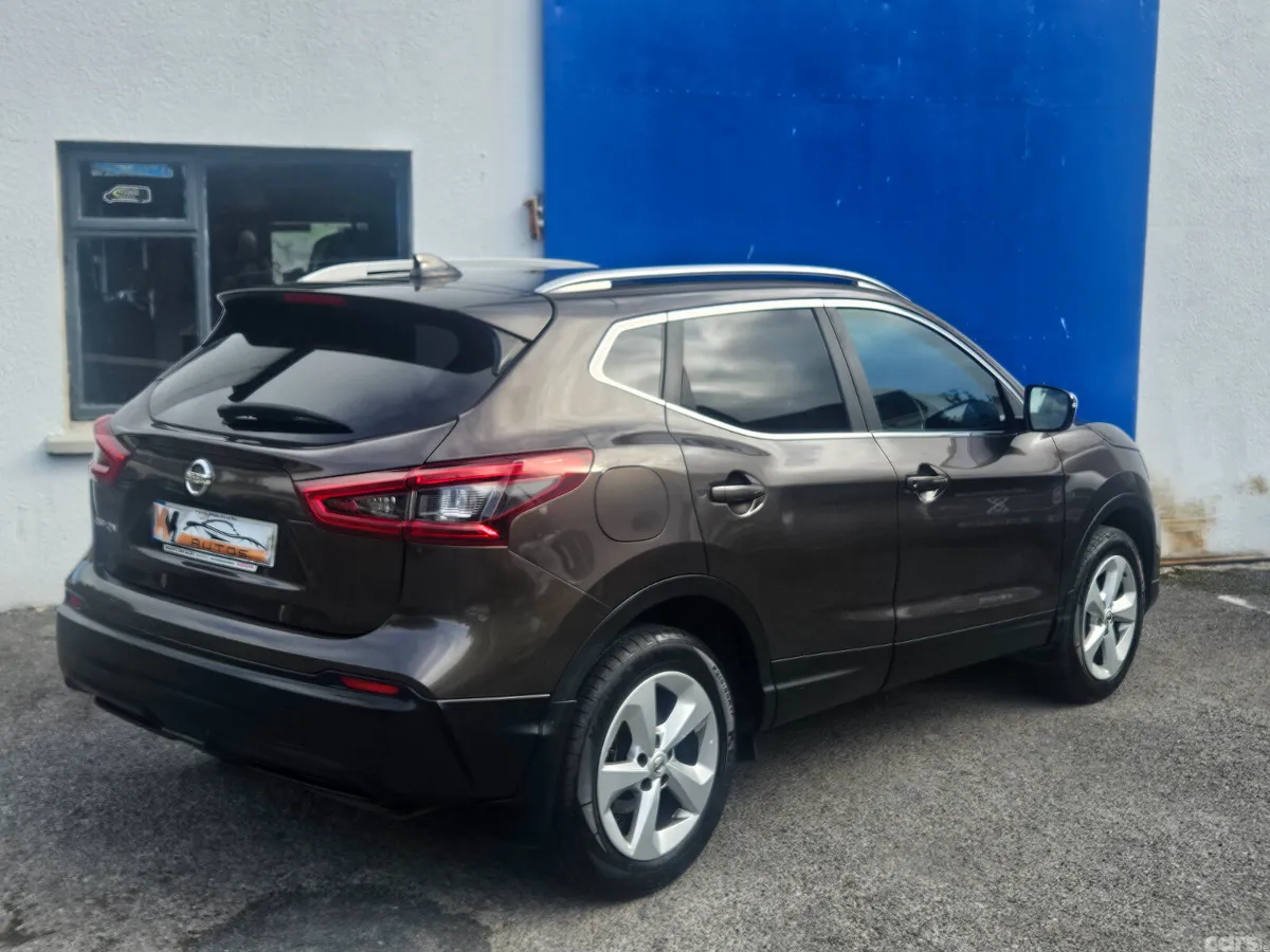 Nissan Qashqai MPV, Diesel, 2019, Brown