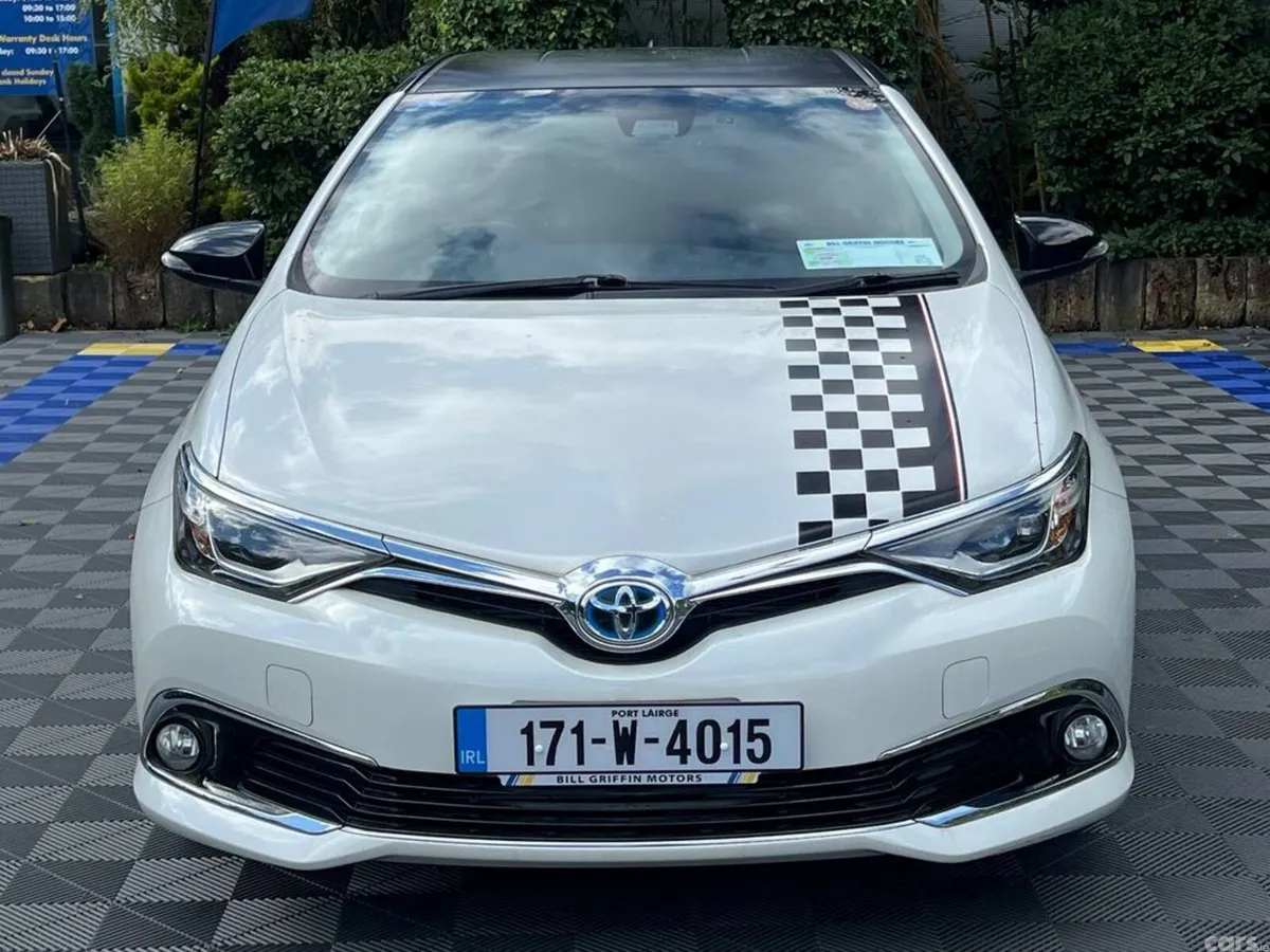 Toyota Auris Hatchback, Petrol Hybrid, 2017, White