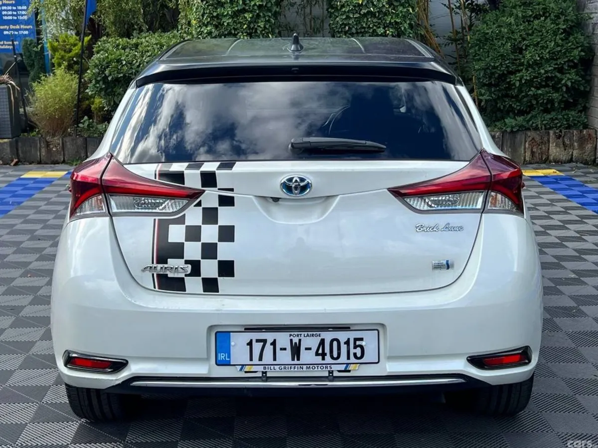 Toyota Auris Hatchback, Petrol Hybrid, 2017, White
