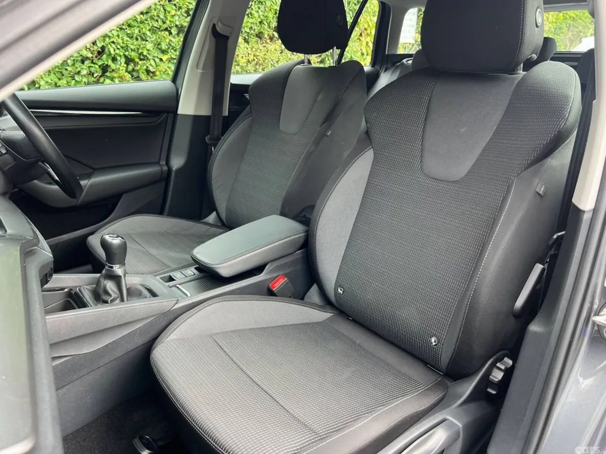 Skoda Octavia Estate, Diesel, 2023, Grey