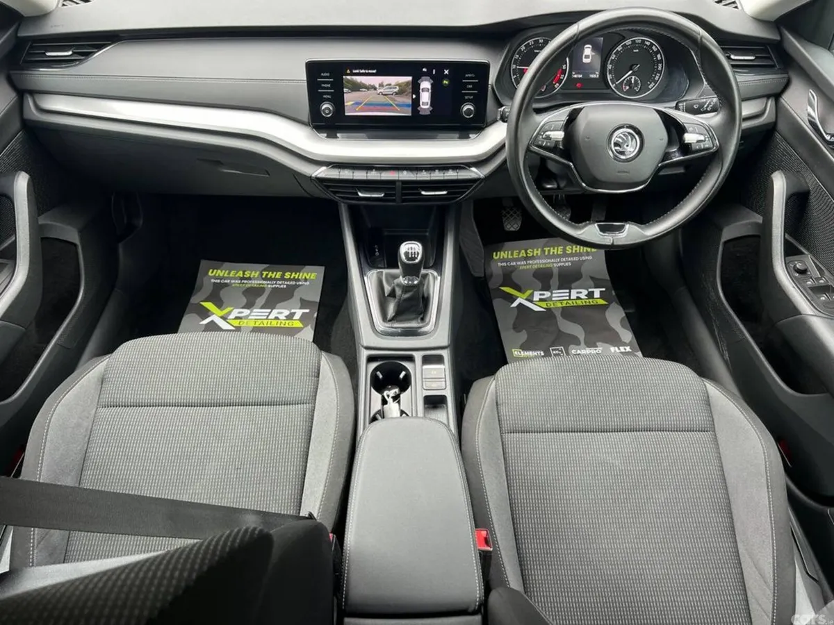 Skoda Octavia Saloon, Diesel, 2022, Grey