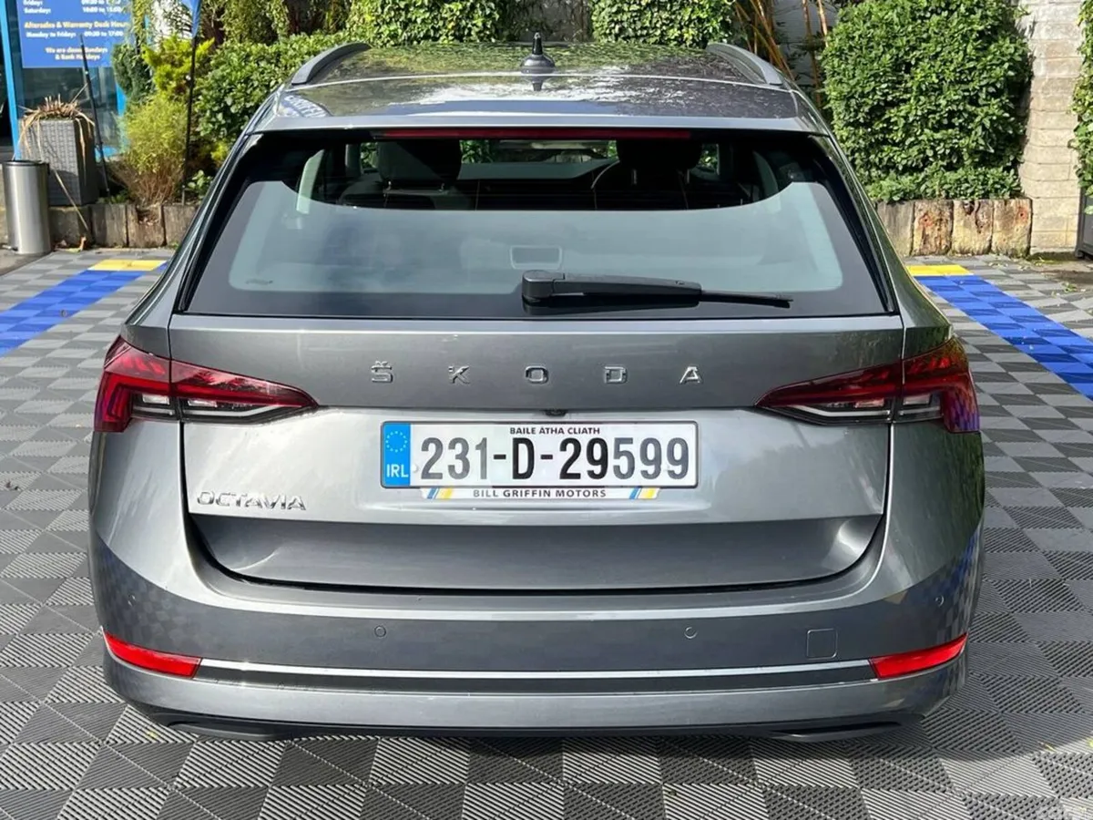 Skoda Octavia Estate, Diesel, 2023, Grey