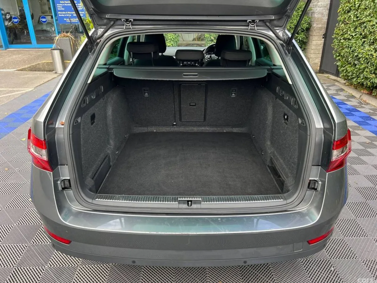 Skoda Superb Estate, Diesel, 2023, Grey
