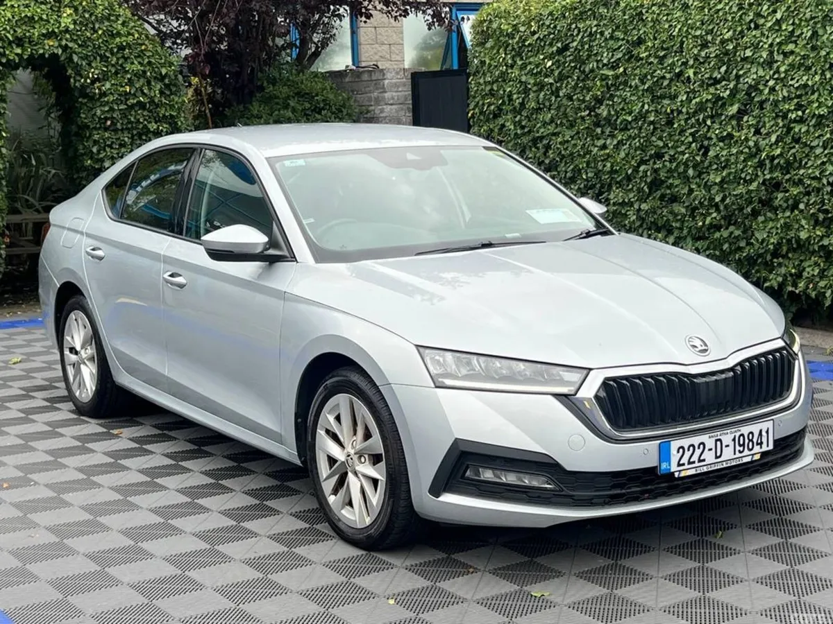 Skoda Octavia Saloon, Diesel, 2022, Grey