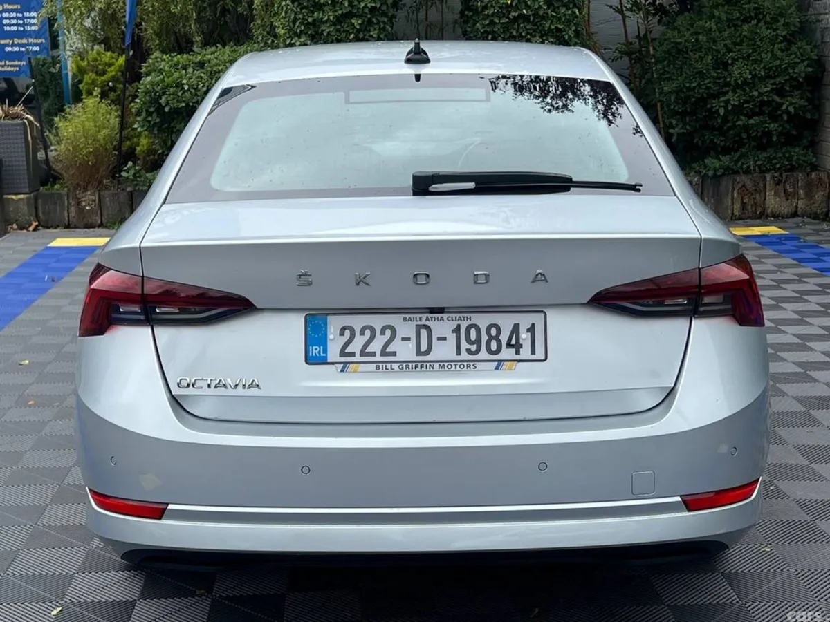 Skoda Octavia Saloon, Diesel, 2022, Grey