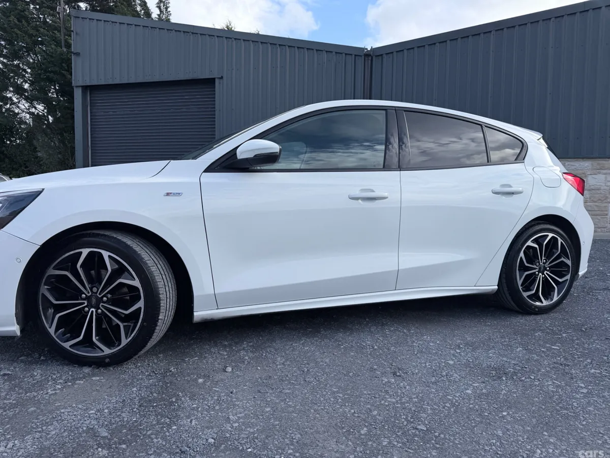 Ford Focus Hatchback, Petrol Hybrid, 2022, White