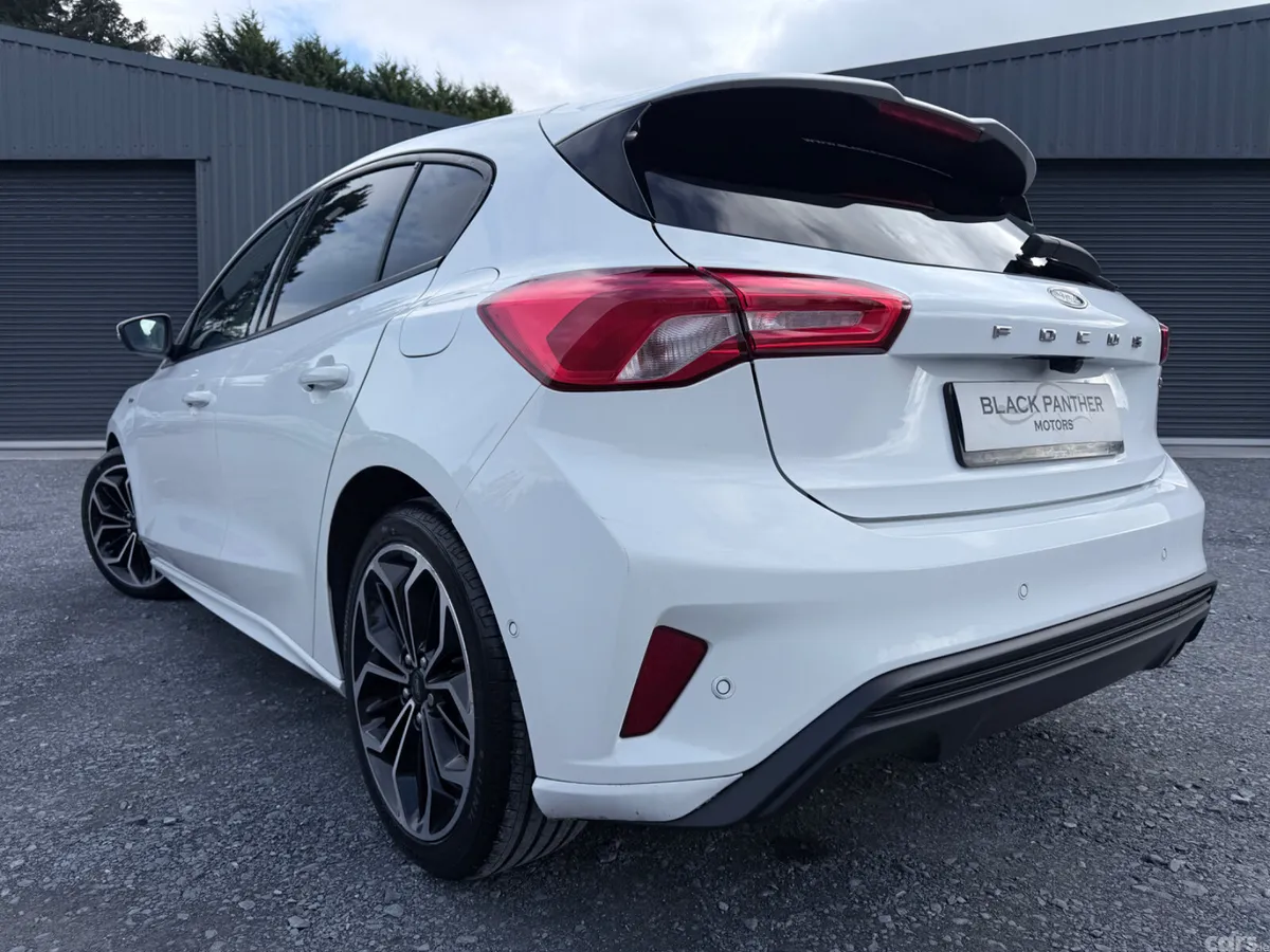 Ford Focus Hatchback, Petrol Hybrid, 2022, White