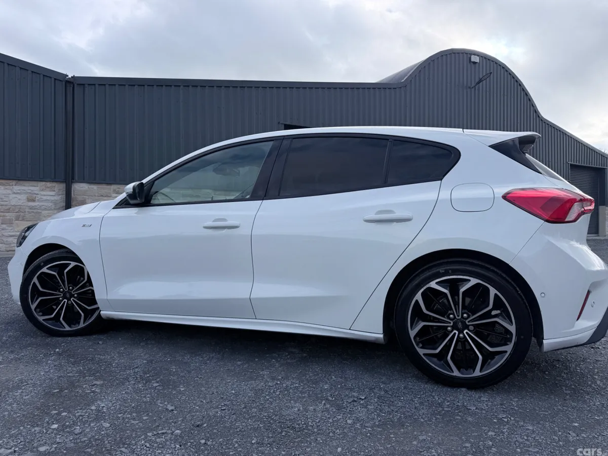 Ford Focus Hatchback, Petrol Hybrid, 2022, White