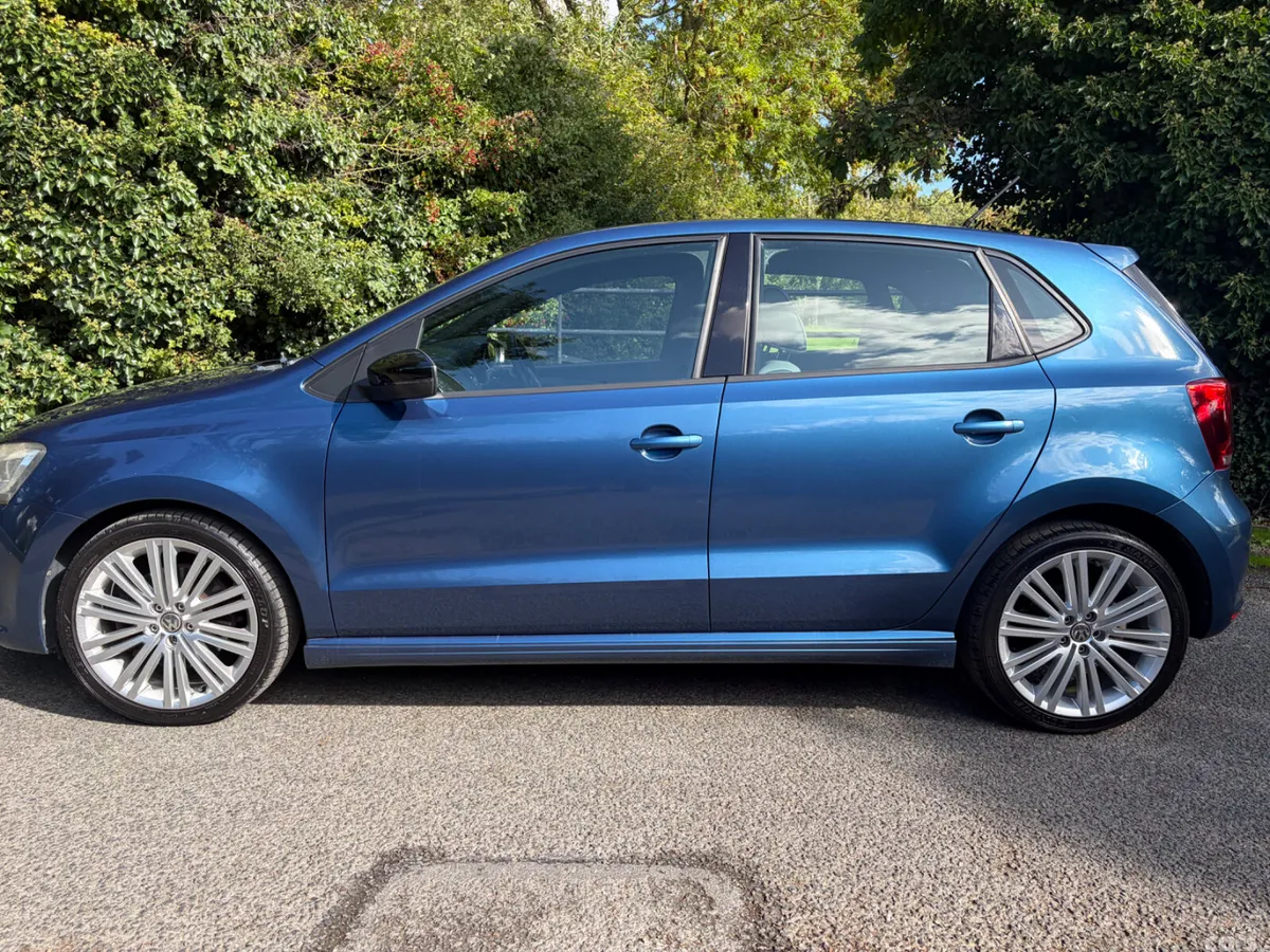 Volkswagen Polo Hatchback, Petrol, 2014, Blue