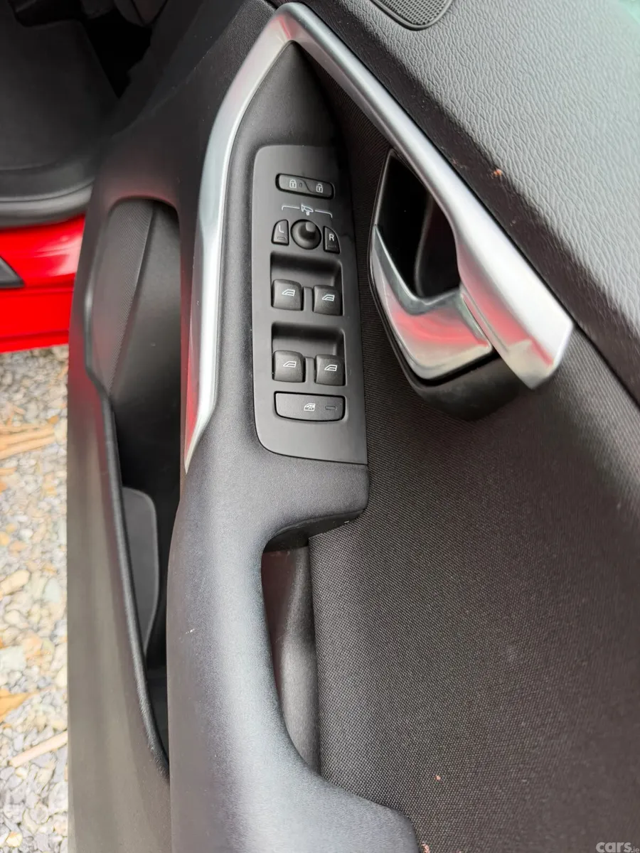 Volvo V40 Hatchback, Petrol, 2014, Red