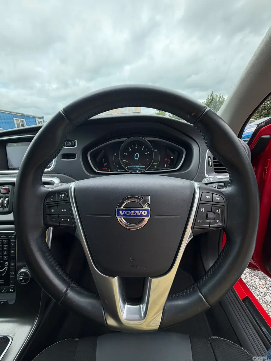 Volvo V40 Hatchback, Petrol, 2014, Red
