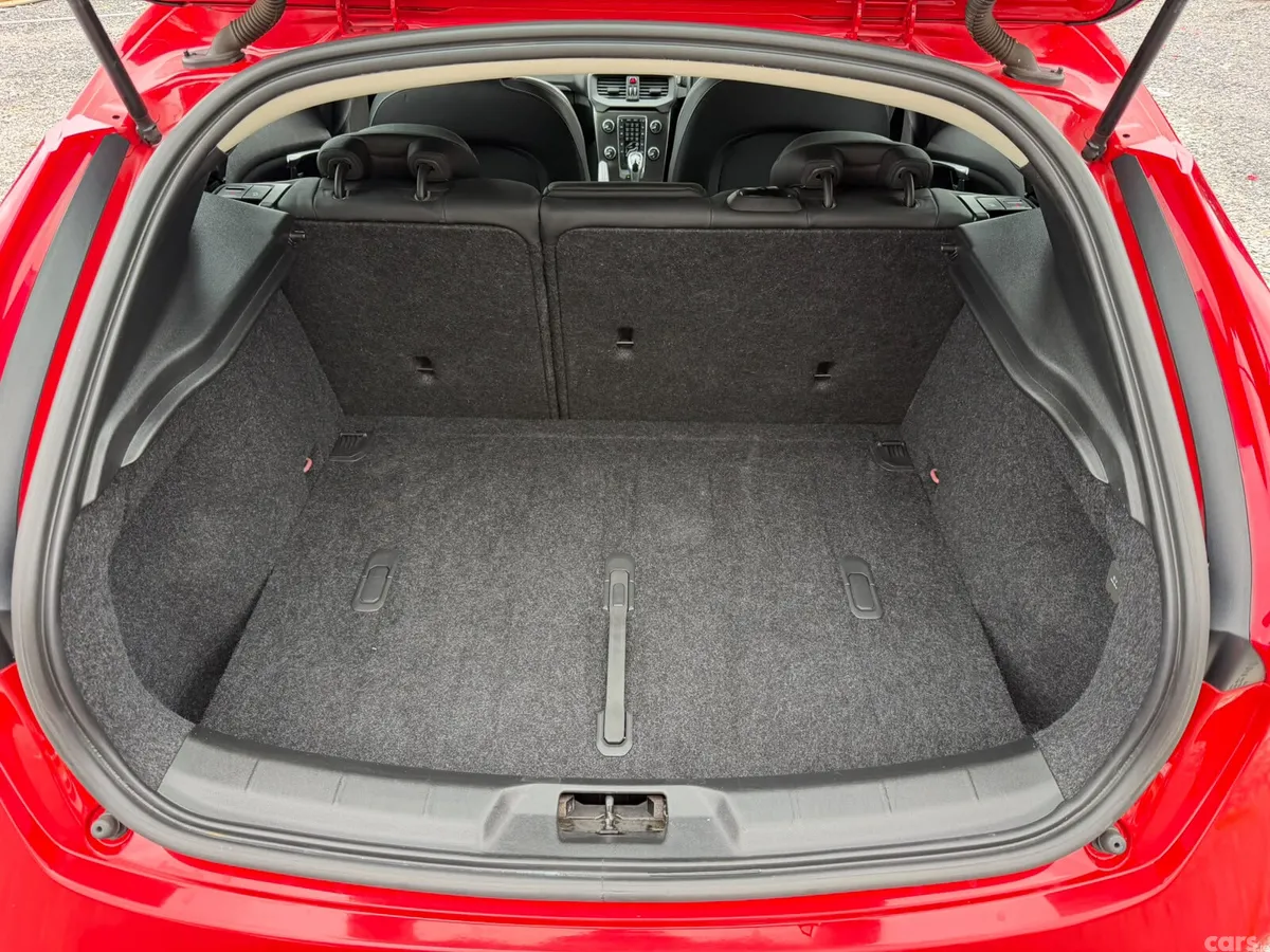 Volvo V40 Hatchback, Petrol, 2014, Red