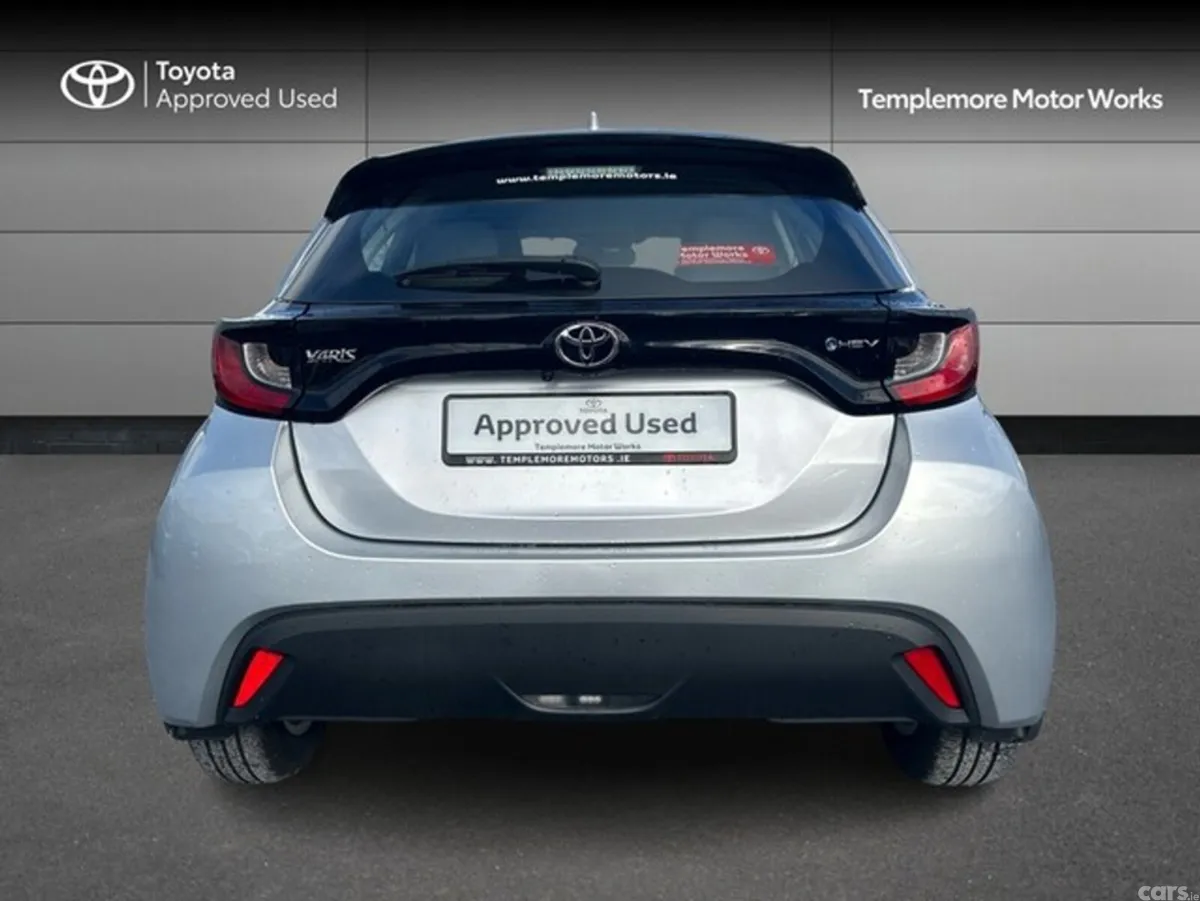 Toyota Yaris Hatchback, Petrol Hybrid, 2024, Silver