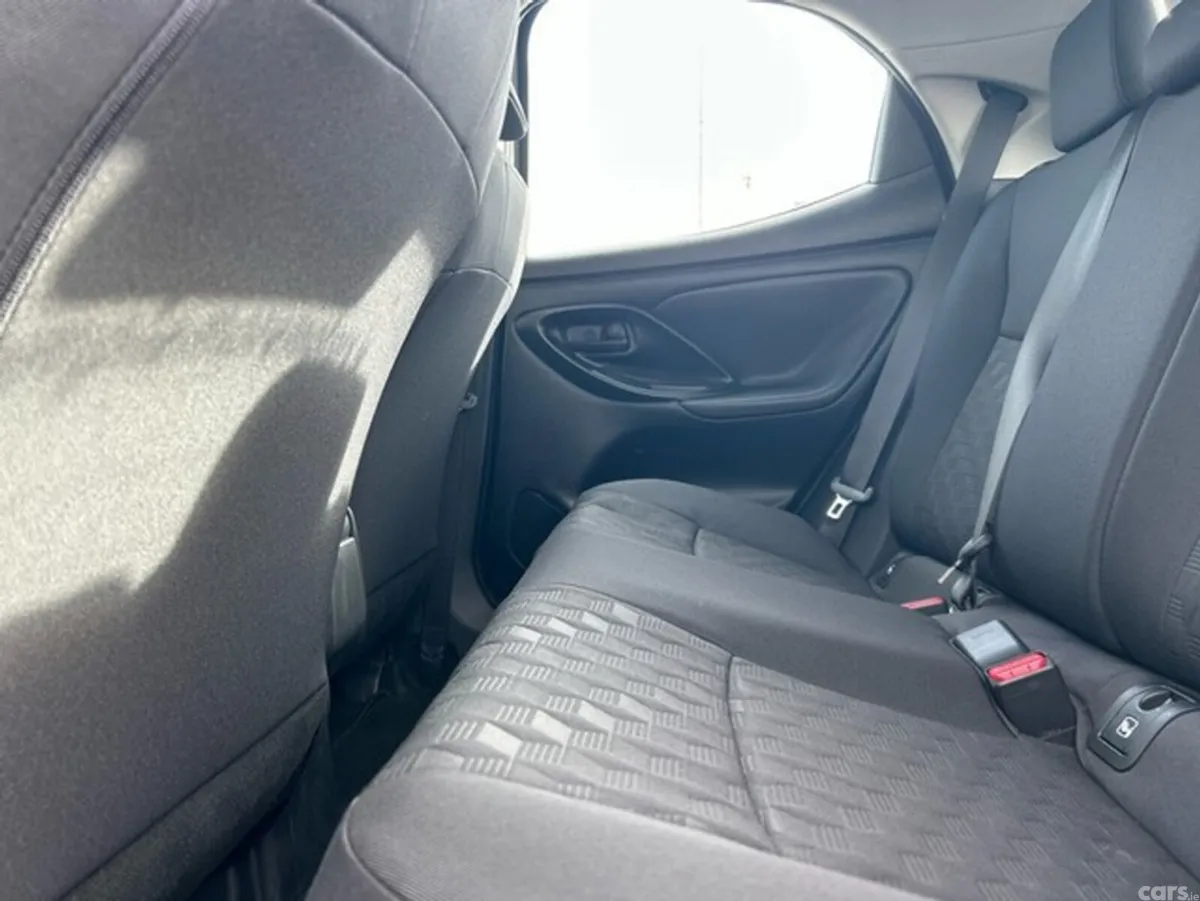Toyota Yaris Hatchback, Petrol Hybrid, 2024, Silver