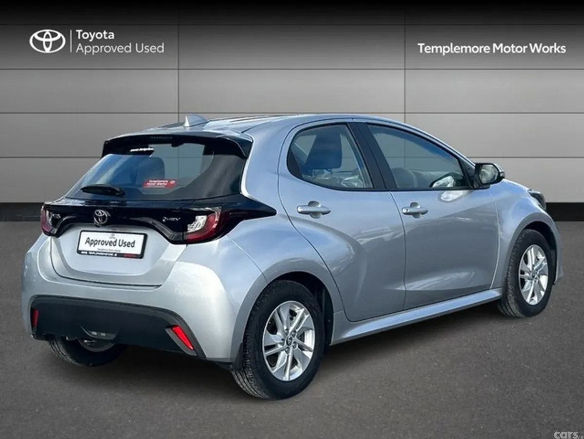Toyota Yaris Hatchback, Petrol Hybrid, 2024, Silver