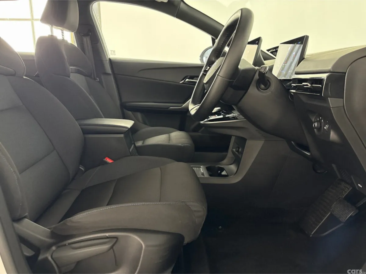 MG 4 Hatchback, Electric, 2024, White