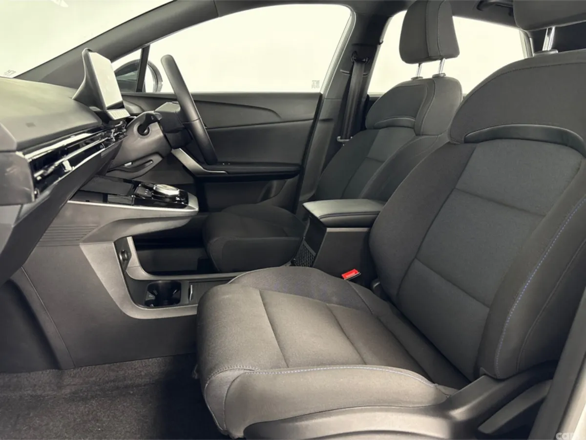 MG 4 Hatchback, Electric, 2024, White