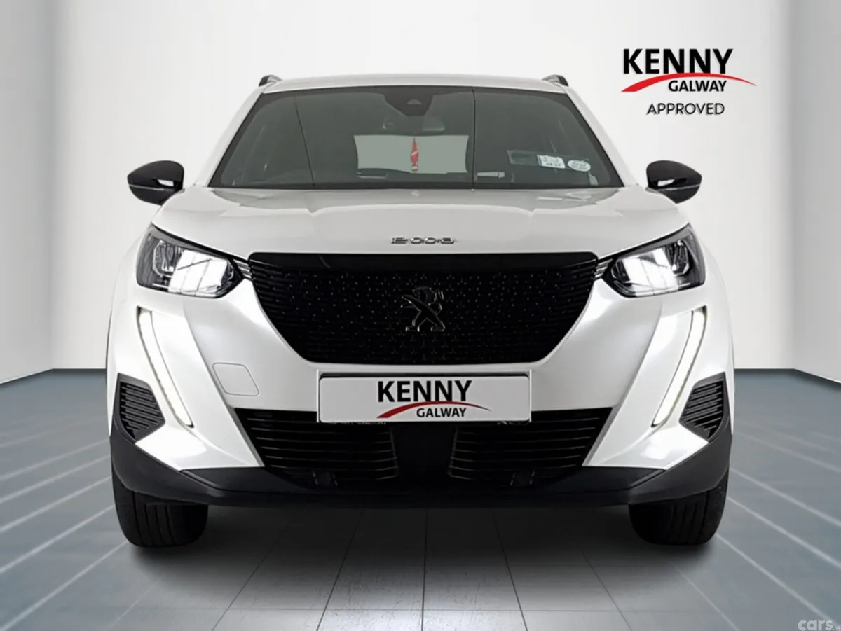 Peugeot 2008 MPV, Petrol, 2023, White