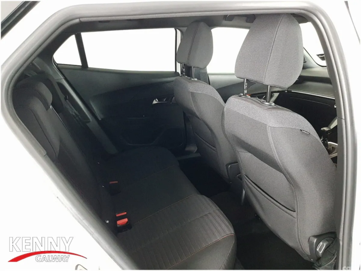 Peugeot 2008 MPV, Petrol, 2023, White
