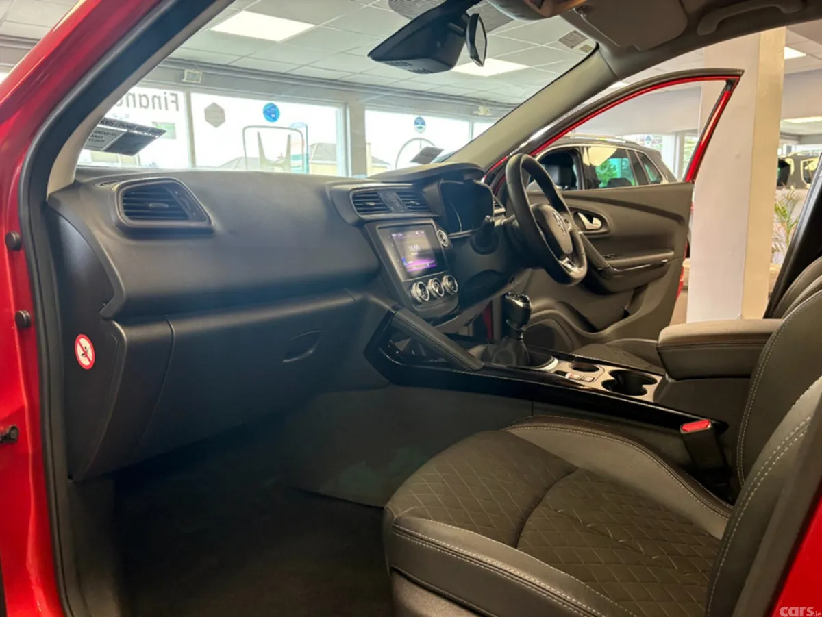 Renault Kadjar SUV, Petrol, 2020, Red