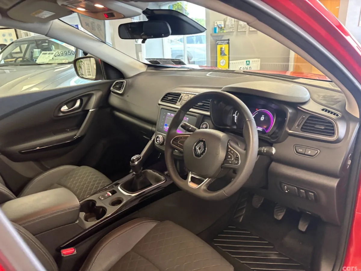 Renault Kadjar SUV, Petrol, 2020, Red