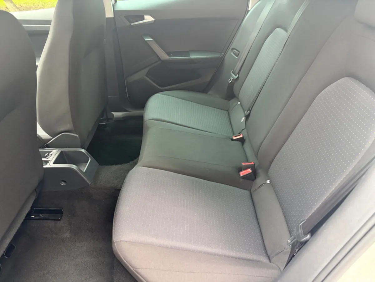 SEAT Arona Hatchback, Petrol, 2023, White