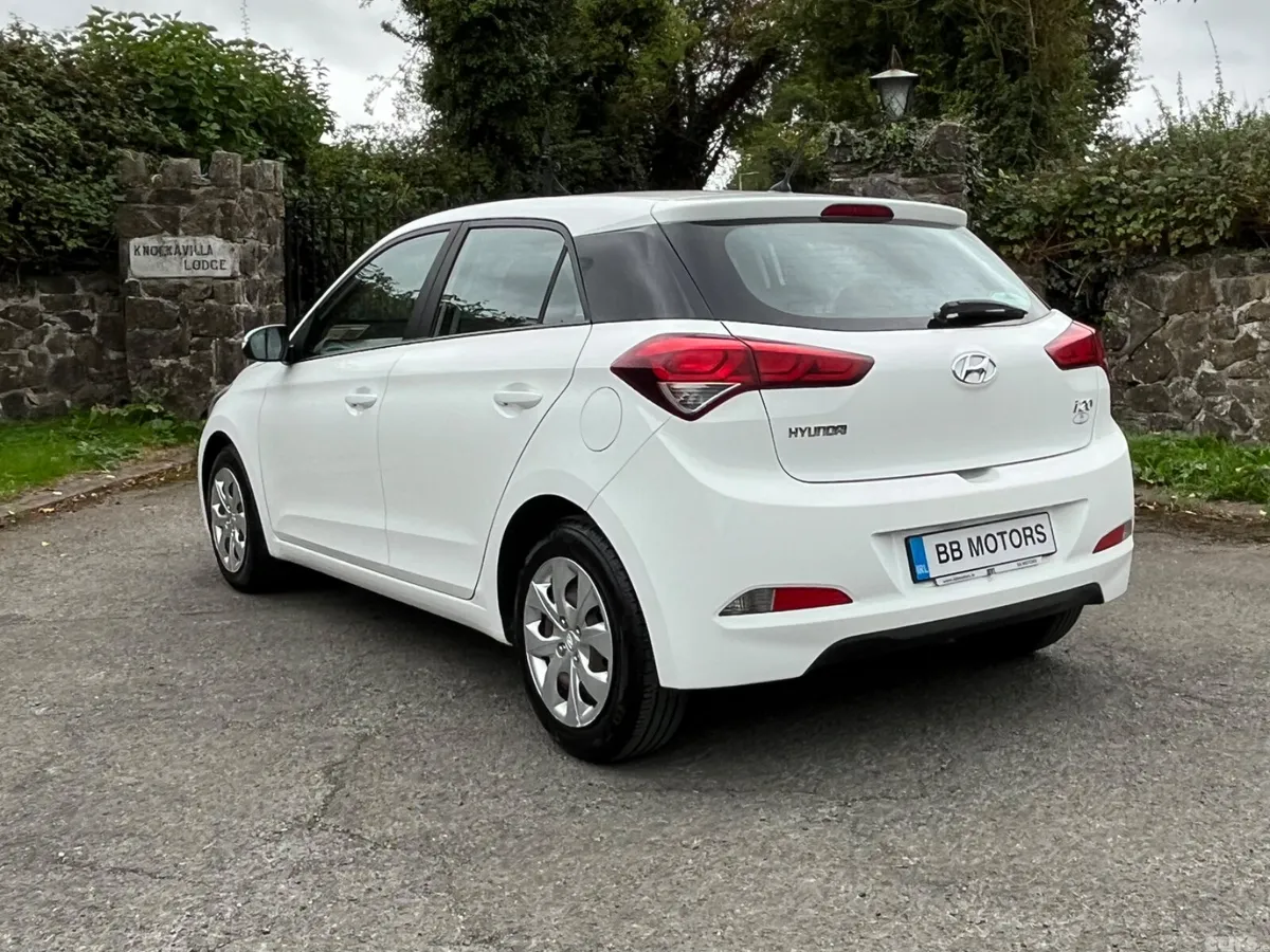 Hyundai i20 Hatchback, Petrol, 2016, White