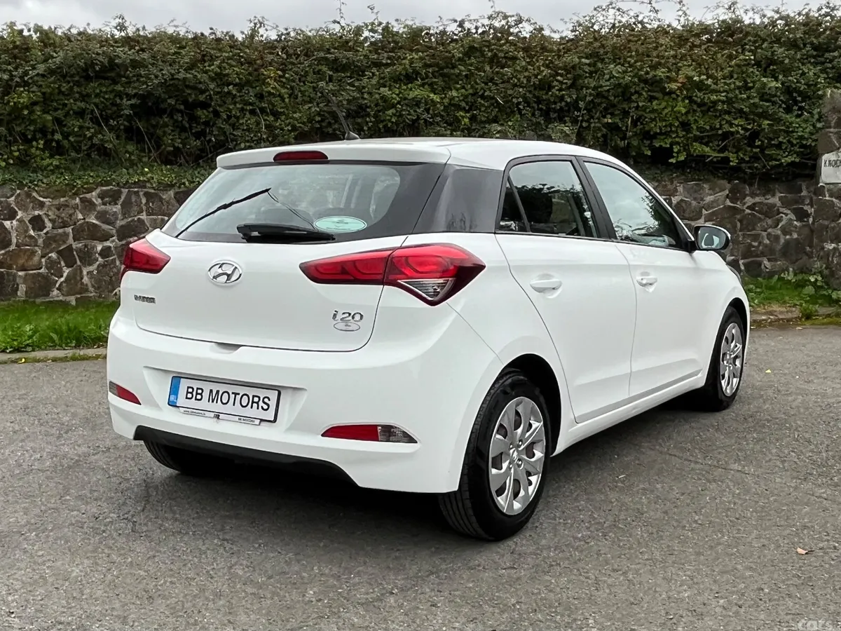 Hyundai i20 Hatchback, Petrol, 2016, White