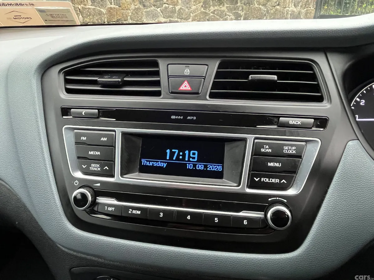 Hyundai i20 Hatchback, Petrol, 2016, White