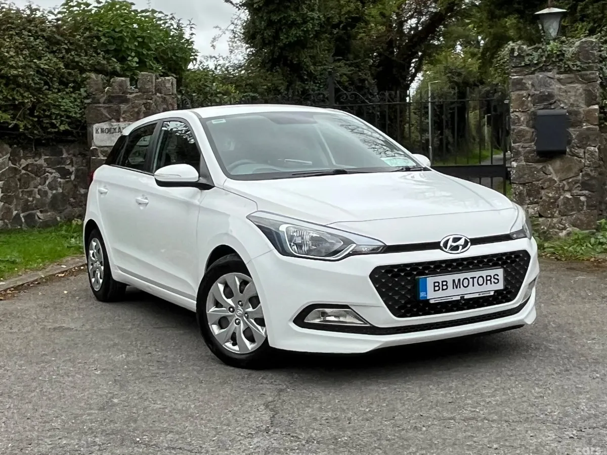 Hyundai i20 Hatchback, Petrol, 2016, White