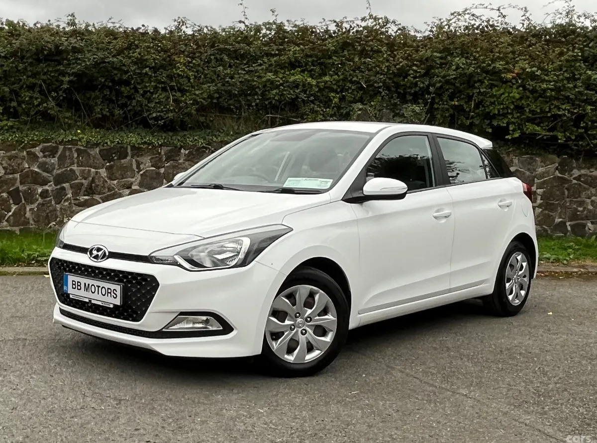 Hyundai i20 Hatchback, Petrol, 2016, White