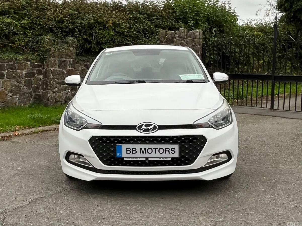 Hyundai i20 Hatchback, Petrol, 2016, White