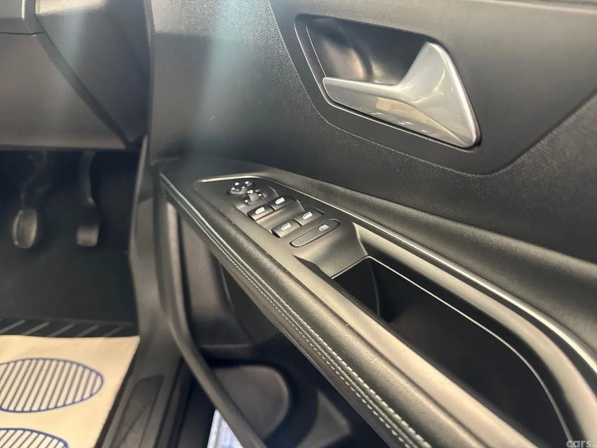 Peugeot 5008 MPV, Diesel, 2021, Grey