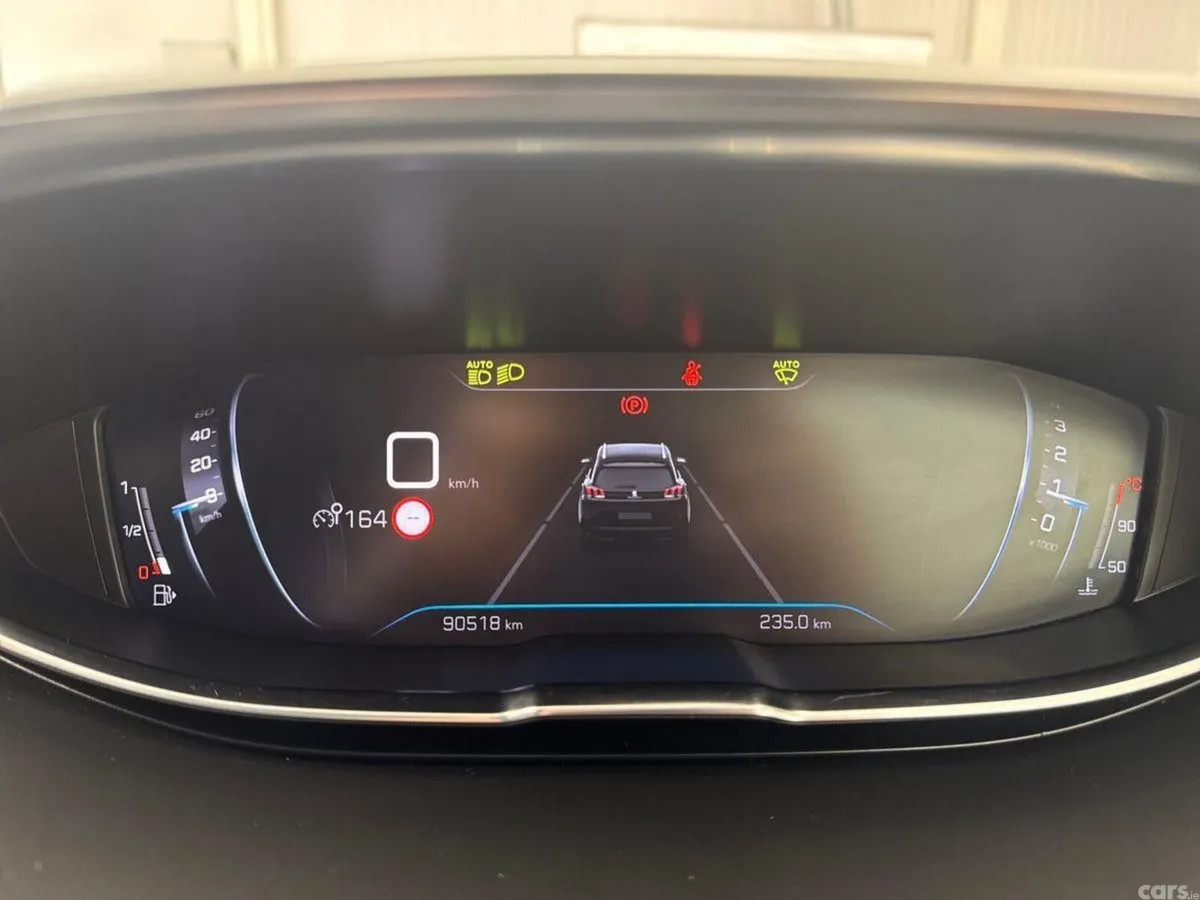 Peugeot 5008 MPV, Diesel, 2021, Grey
