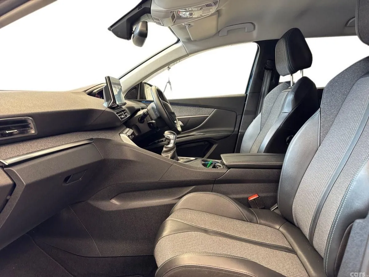 Peugeot 5008 MPV, Diesel, 2021, Blue