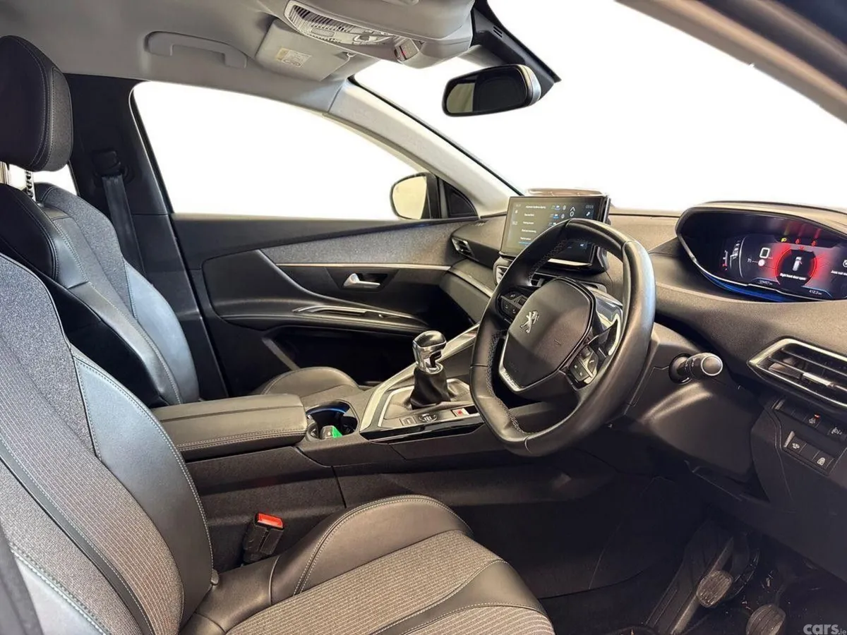 Peugeot 5008 MPV, Diesel, 2021, Blue