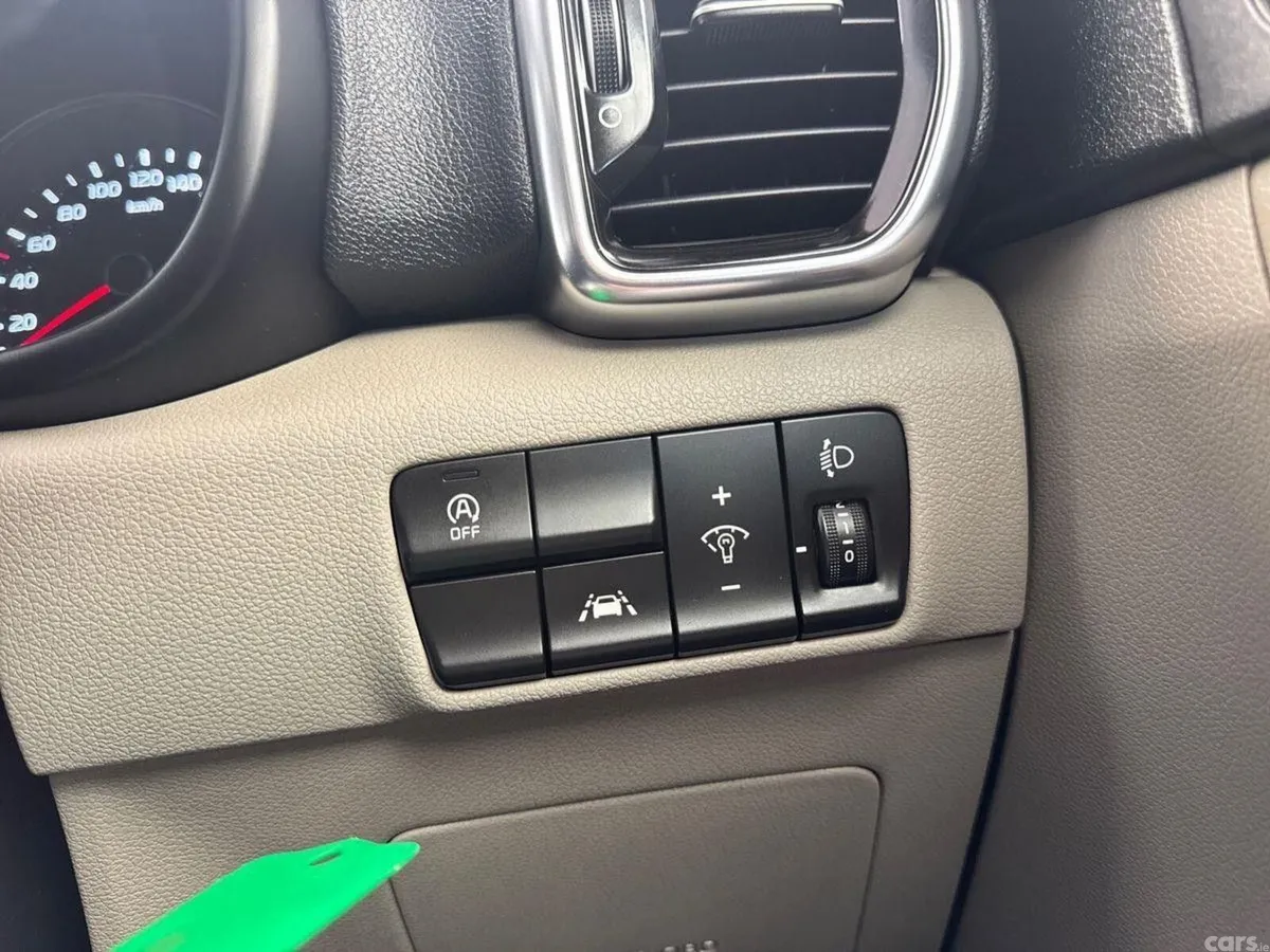 Kia Sportage SUV, Diesel Hybrid, 2020, Red