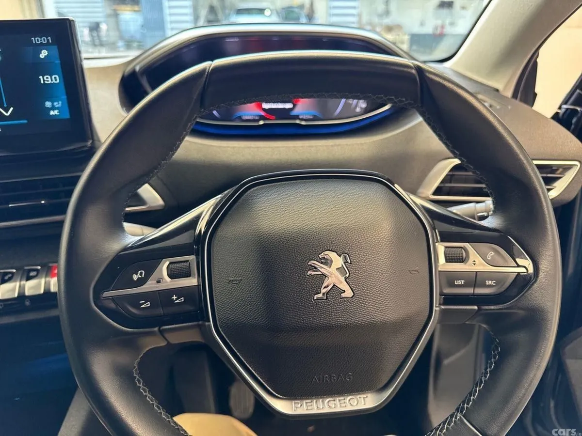 Peugeot 5008 MPV, Diesel, 2021, Blue