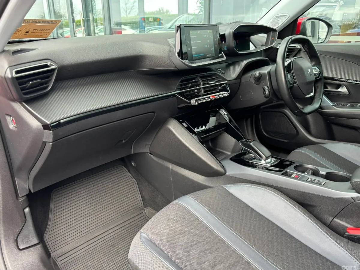Peugeot 2008 MPV, Electric, 2021, Red