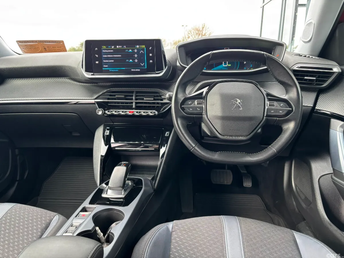 Peugeot 2008 MPV, Electric, 2021, Red
