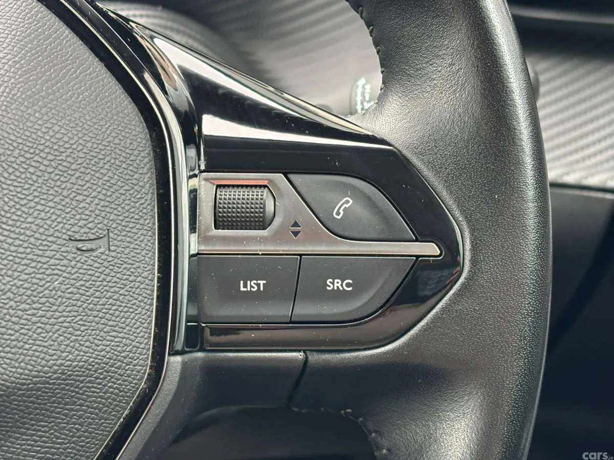 Peugeot 2008 MPV, Electric, 2021, Red