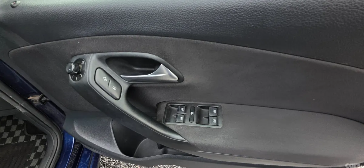 Volkswagen Polo Hatchback, Petrol, 2014, Blue