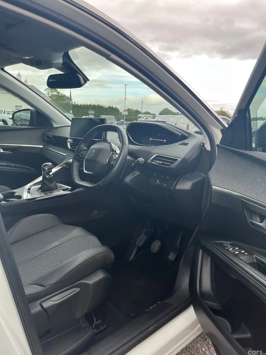 Peugeot 3008 MPV, Diesel, 2022, White