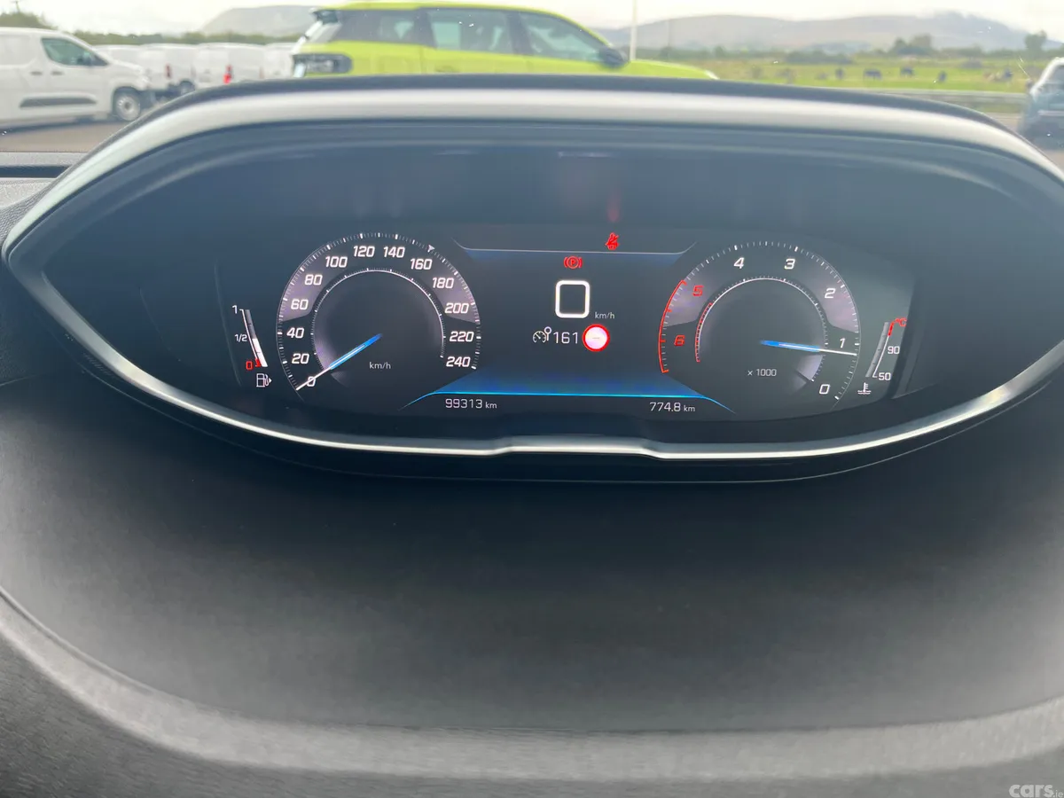 Peugeot 3008 MPV, Diesel, 2022, White