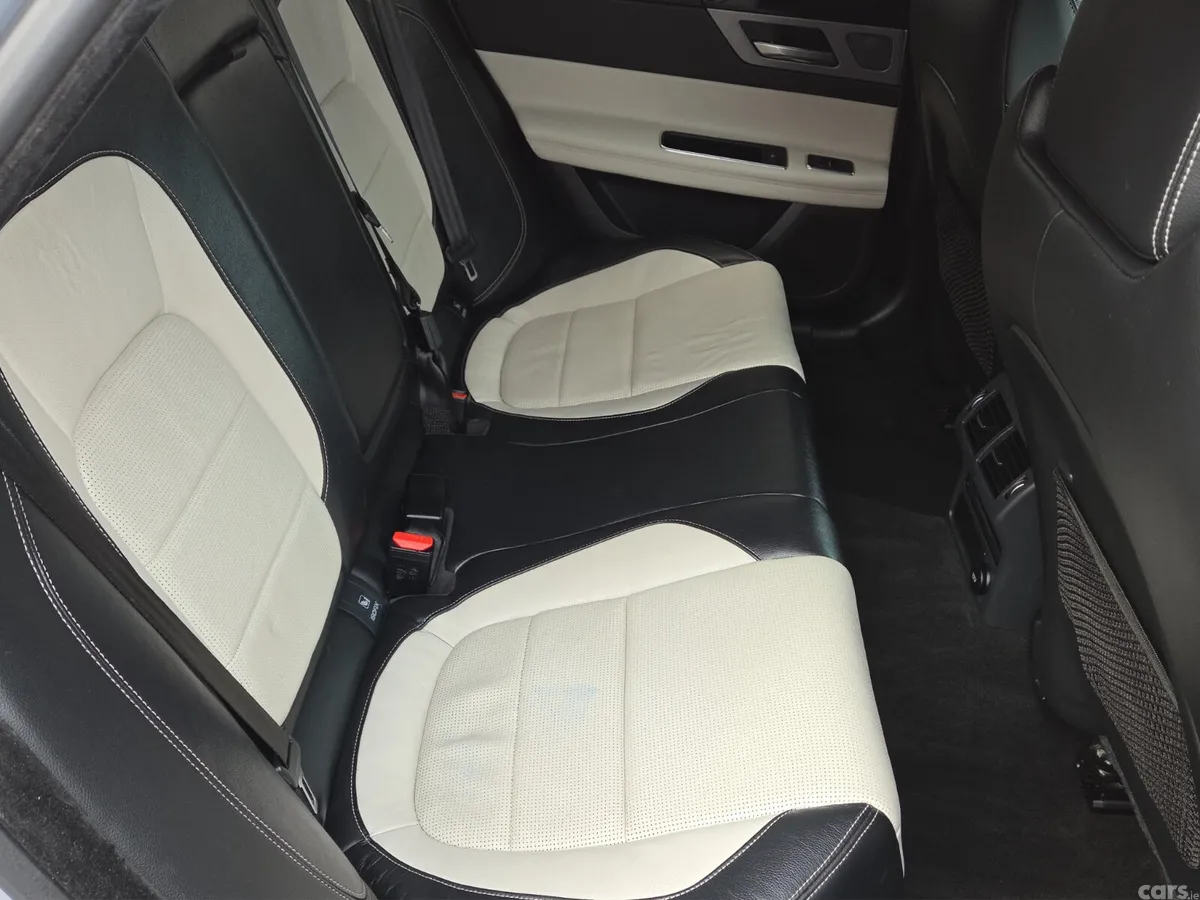 Jaguar XF Saloon, Diesel, 2016, Silver