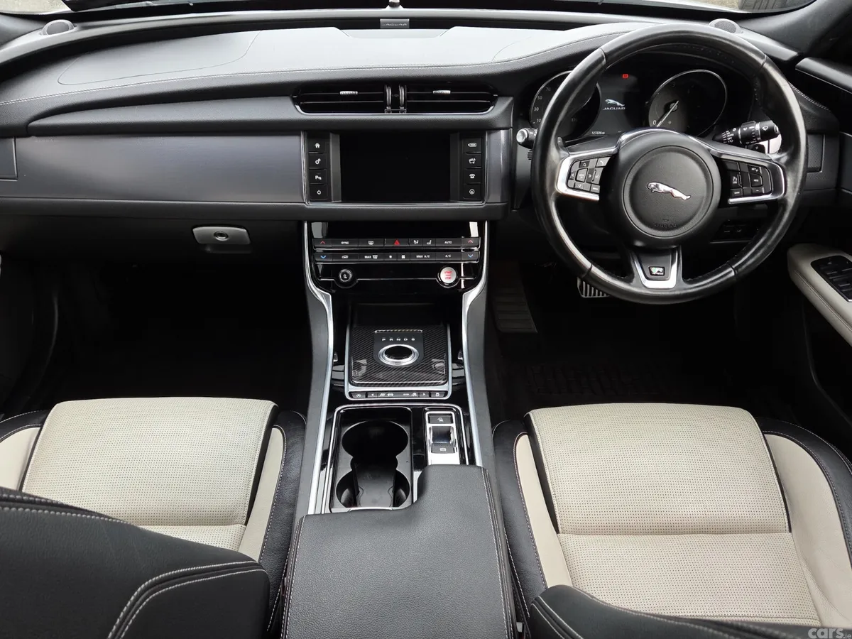 Jaguar XF Saloon, Diesel, 2016, Silver