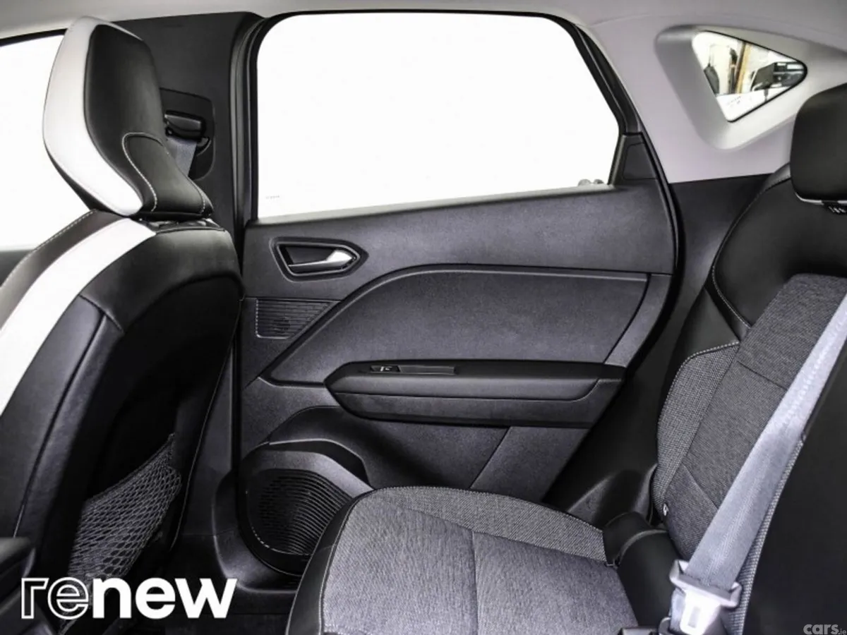 Renault Captur Hatchback, Petrol, 2022, Grey