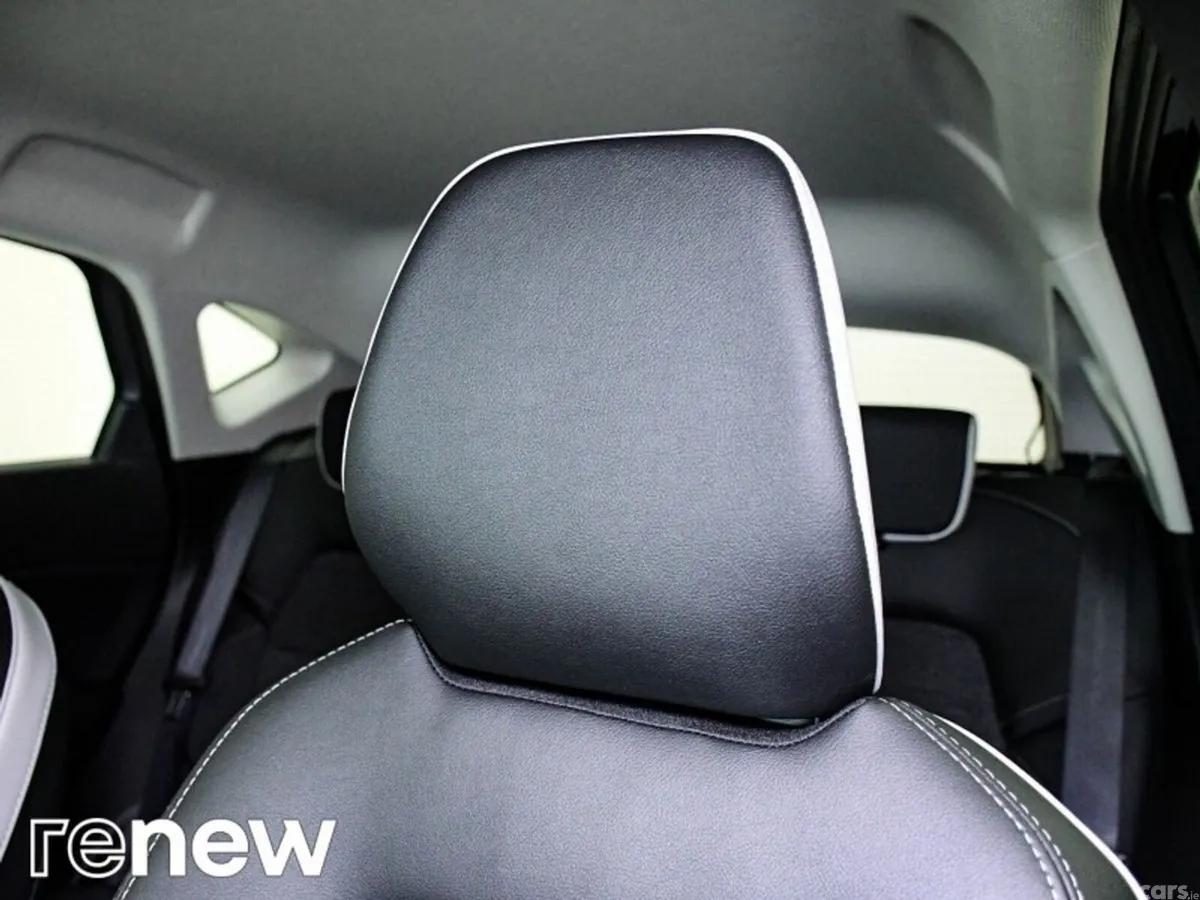 Renault Captur Hatchback, Petrol, 2022, Grey